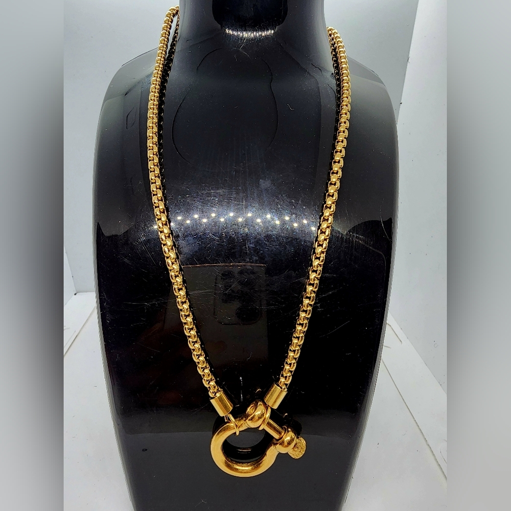 Elegant Gold Necklace